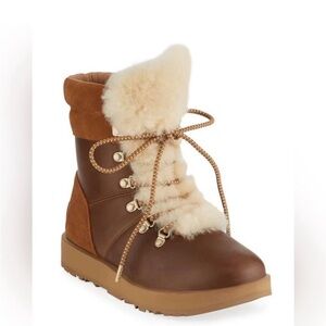 UGG
Viki leather boots